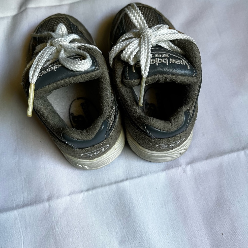 New Balance toddler shoes (lightly used) color gray - size 4